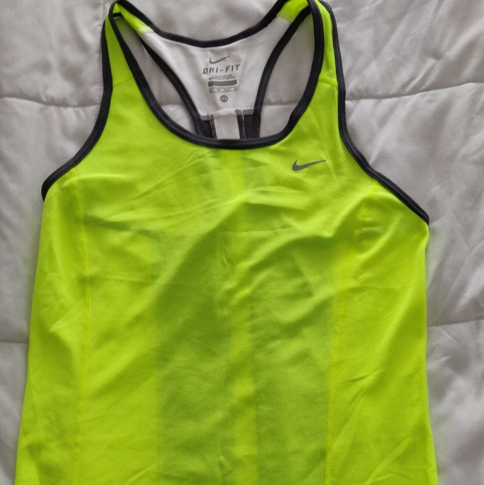 Nike women's top